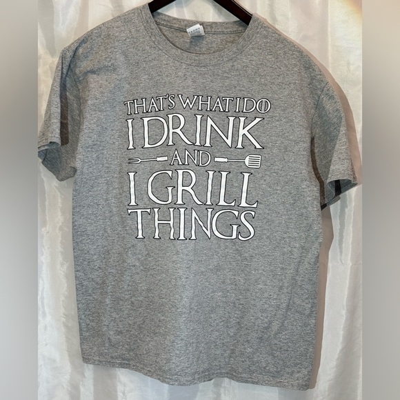 Fruit of the Loom “I Drink and I Grill Things” Graphic Tee - Size L - Picture 2 of 6